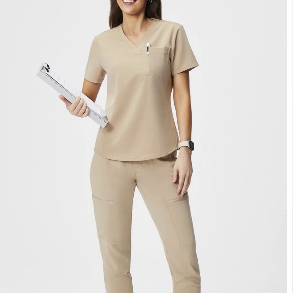 Fabletics Chai Tan Scrub Set Small Short